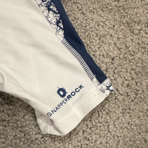 Snapper Rock Short-Sleeve Rash Guard Suit - Picture 3 of 6